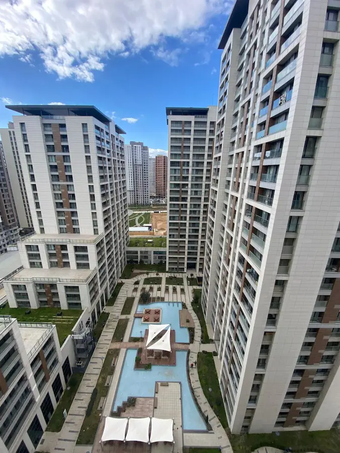 REMAX KONSEPT'TEN KİPTAŞ TORKAM SİTESİNDE 2.5+1 KİRALIK DAİRE.