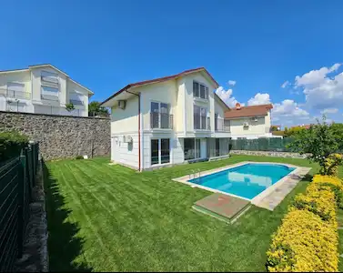 KARTEPE ACISUDA MÜSTAKİL HAVUZLU VİLLA