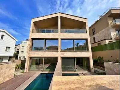 KOLEJLER BÖLGESİNDE MÜSTAKIİ HAVUZLU İŞ YERİ RUHSATLI 4+1 VİLLA