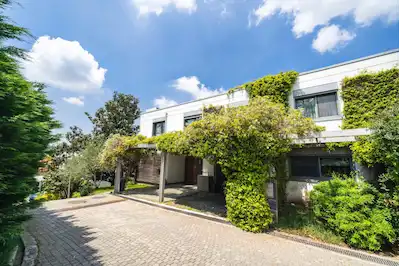 ÇEKMEKÖY MAYAVERA EVLERİ’NDE SU YOLU & ORMAN MANZARALI ÖZEL TOWNHOUSE