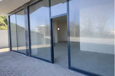 SAMSUN TEKKEKÖY KUTLUKENT MAHALLESI’NDE, IŞLEK CADDE ÜZERINDE BULUNAN SIFIR BINADA SATILIK DÜKKAN