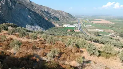 SÖKE SAZLI MAHALLESINDE SATILIK 2171 M2 ANA YOLA YAKIN TARLA