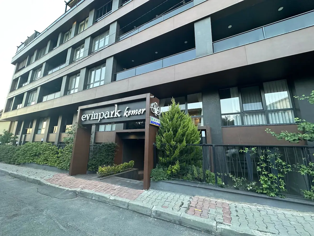 KEMERBURGAZ EVİN PARK MÜSTAKİL BAHÇELİ LÜKS 107 M² DAİRE 2+1