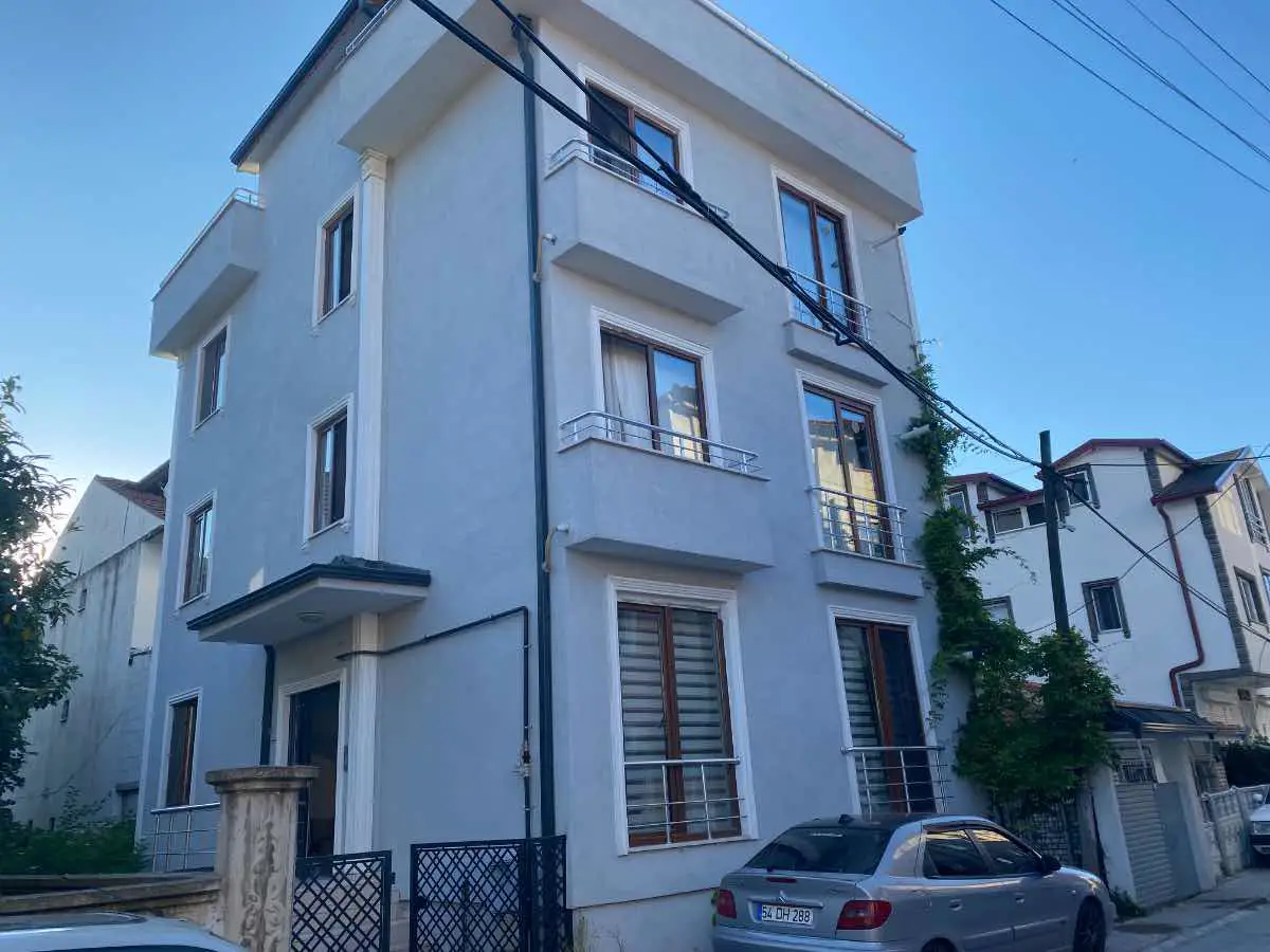 REMAXMAVİDEN 3 KATLI HER KATI AYRI TAPULU YATIRIMLIK KOMPLE BİNA