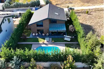 GÖLBAŞI KARŞIYAKA MAHALLESİ SATILIK 4+1&325M2 HAVUZLU ÖZEL YAPIM MODERN MÜSTAKİL VİLLA FIRSAT FİYAT