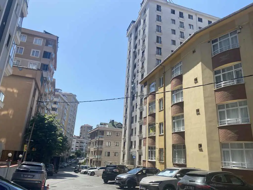 ÜMRANİYE SİTE MAHALLESİ’NDE FIRSAT 2+1 DAİRE | METROYA 1 DAKİKA | FİNANS MERKEZİ YANI