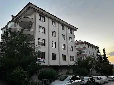 SANCAK'TA 1.KAT ASANSÖRLÜ KAPALI GARAJLI 3+1 KOMBILI DAIRE