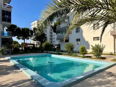 SİTE İÇİ HAVUZLU VE OTOPARKLI ARA KAT 3+1 EŞYALI DAİRE