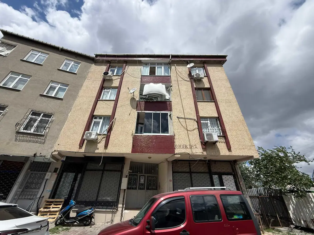 REMAX'TAN MAHMUTBEY'DE SATILIK 2+1 KREDIYE UYGUN DAIRE