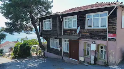 BOĞAZ MANZARALI BEYKOZ YALIKÖY’DE MÜSTAKİL PARSELDE BAHÇELİ EV 
