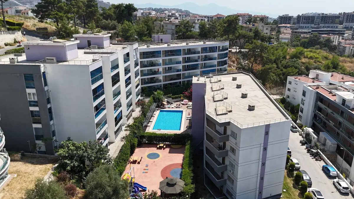LİLA EVLERİ SİTESİNDE HAVUZLU, SATILIK 3+1 DAIRE