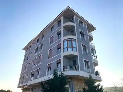 GÜZELBAHÇE YELKİ'DE OKULLAR BÖLGESINDE 2+1 KİRALIK DAİRE