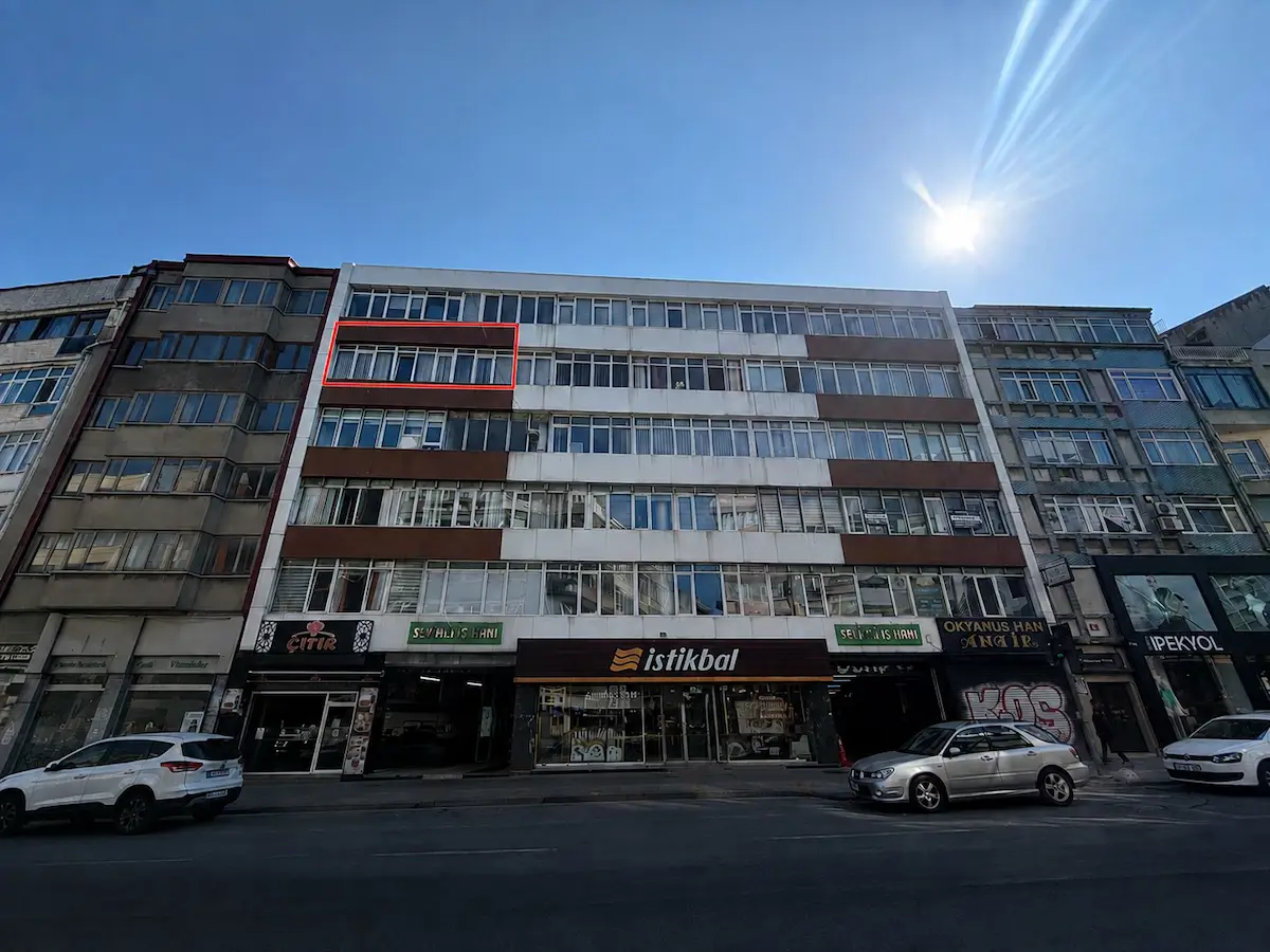 KADIKÖY SEVIMLI İŞ HANI'NDA 70 M² EŞYALI KIRALIK OFIS