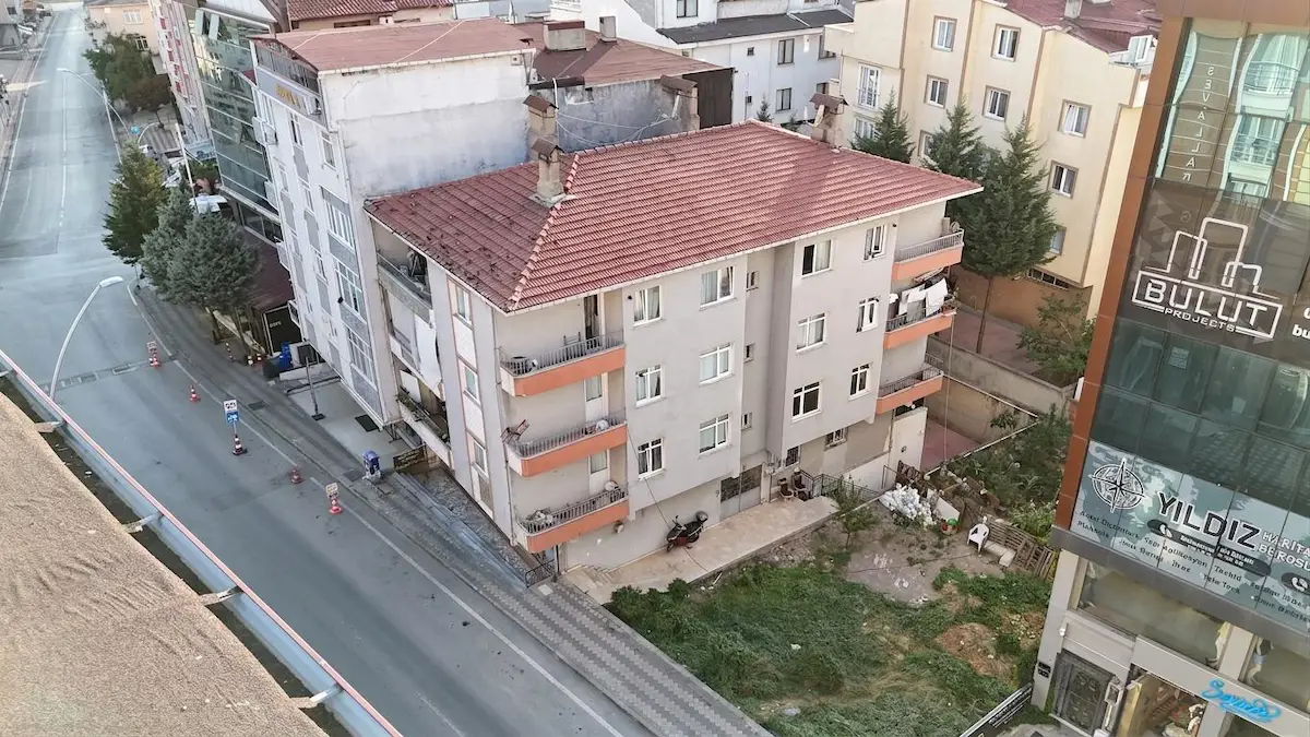 KOCAELİ ÇAYIROVA BELEDİYE YANI KİRA GETİRİSİ YÜKSEK SATILIK BİNA