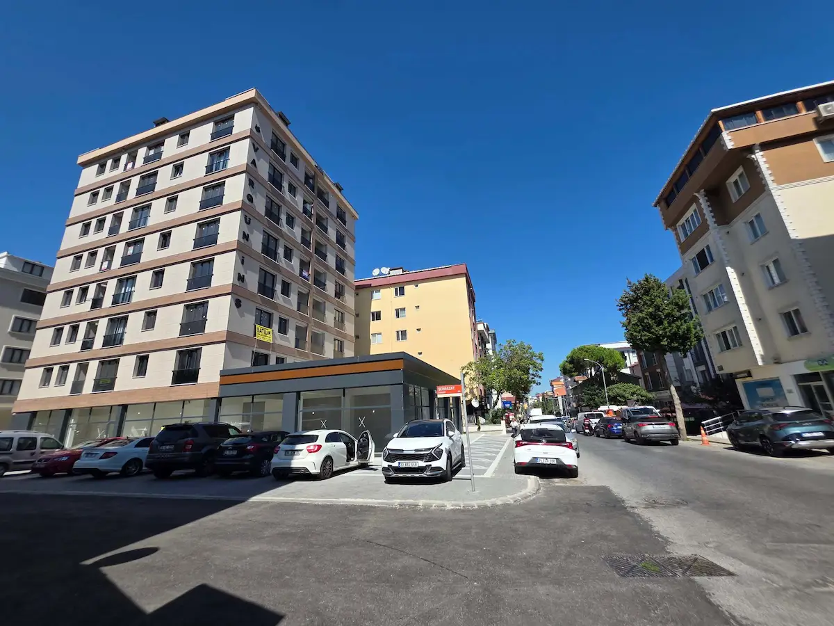 KARTAL KARLIKTEPE ANA CD ÜZERİ BALKONLU KİRALIK 2+1 SIFIR DAİRE