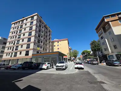KARTAL KARLIKTEPE ANA CD ÜZERİ BALKONLU KİRALIK 2+1 SIFIR DAİRE
