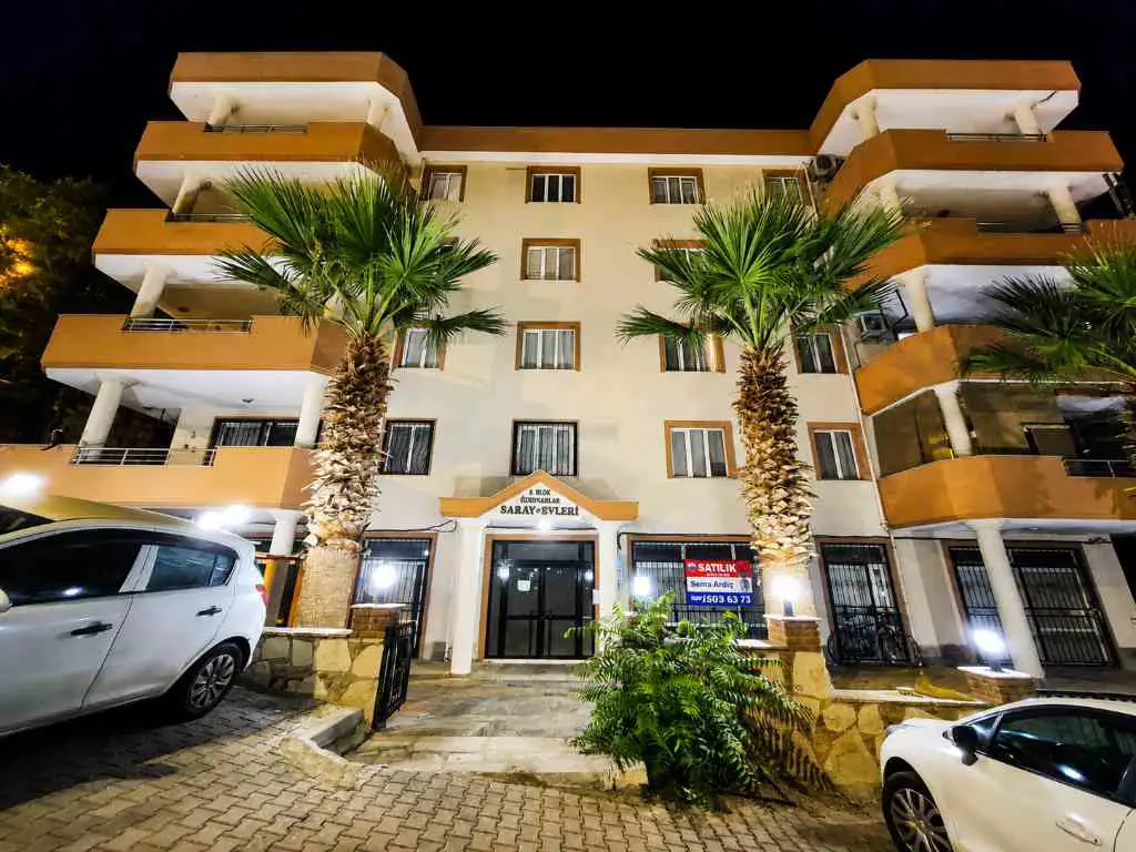 KUŞADASI 7 EYLÜL OKULUNA YAKIN, YAPILI 2+1 DAİRE