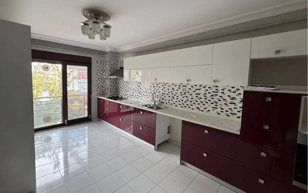 GÖLCÜK DONANMA MAH.’DE 250 M² NET, 3+1 GENİŞ KİRALIK DAİRE