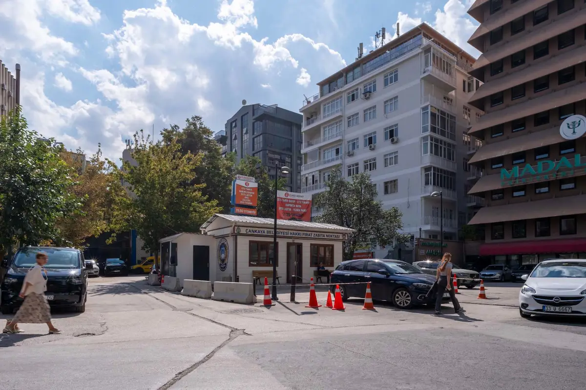 ÇANKAYA ATATÜRK BULVARI ÜZERINDE EŞYALI 100 M² OFİS