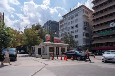 ÇANKAYA ATATÜRK BULVARI ÜZERINDE EŞYALI 100 M² OFİS 