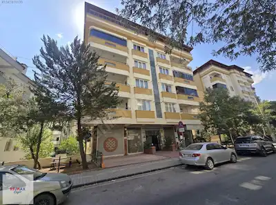 EMEK MAHALLESI'NDE SATILIK 4+1 ARA KAT DAIRE TEMIZ DAIRE