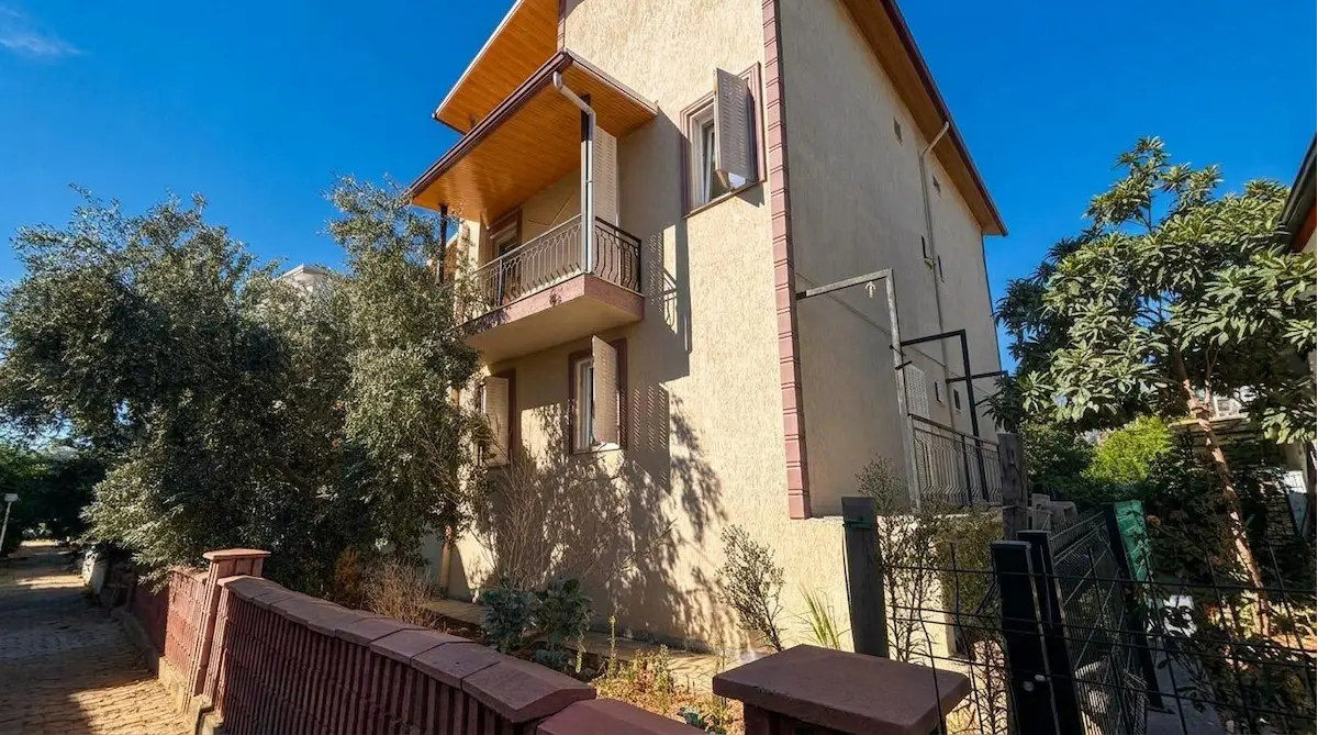 DİDİM YALI SITESINDE B BLOK GÜNEY CEPHELİ 4+1 MÜSTAKIL GIRIŞLI TRIPLEX VILLA