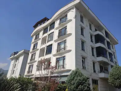 KARTEPE ARSLANBEY’DE 4+1 DUBLEKS KONFORU: 200 M² BRÜT, EŞYALI, BALKONLU, DOĞU-GÜNEY CEPHE