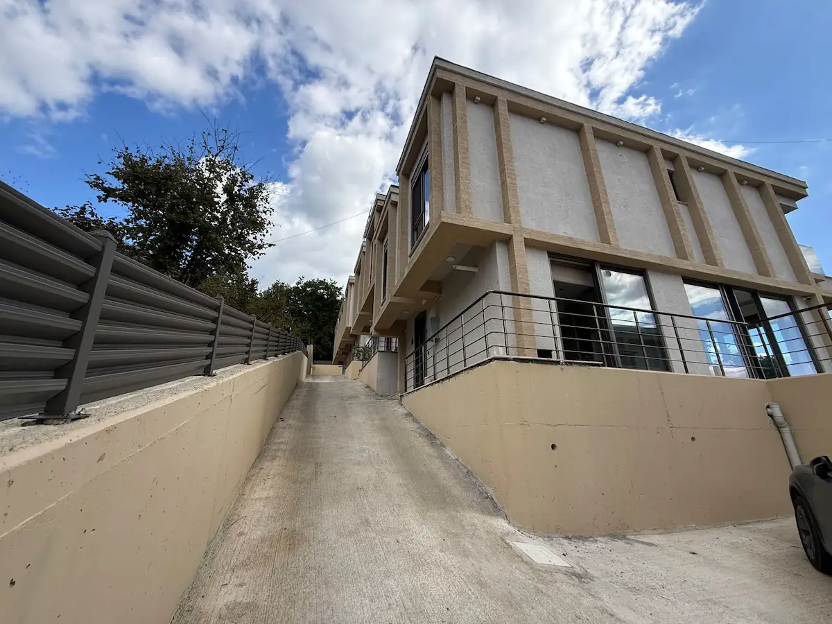 REMAX DIA'DAN KONURALP'TE ÖZEL YAPIM MANZARALI SATILIK VİLLA
