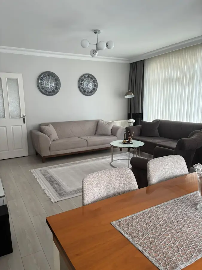 ÇAKMAK MAHALLESİ AŞKIN SOKAK’TA BAKIMLI VE KULLANIŞLI 2+1 DAİRE