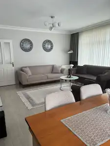 ÇAKMAK MAHALLESİ AŞKIN SOKAK’TA BAKIMLI VE KULLANIŞLI 2+1 DAİRE