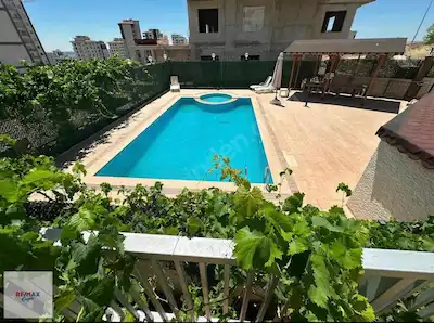 REMAX ÖZGÜR BİLGE OĞUZDAN ŞEHİRGÖSTERENDE ULTRA LÜX 5+2 VİLLA