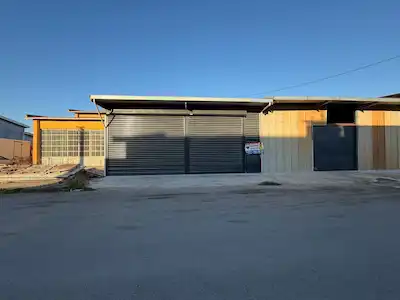NK KARACABEY SANAYİ SİTESİ İÇİNDE 228M² DÜZ GİRİŞ SATILIK DÜKKAN