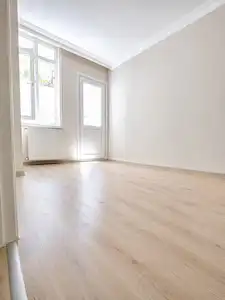 RAMİ`DE ANA CADDEYE YAKIN, BAHÇELİ SATILIK 2+1 DAİRE