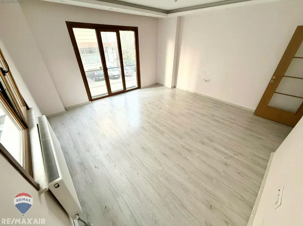 KURTKÖY METRO YAKININDA BALKONLU KİRALIK 2+1 DAİRE