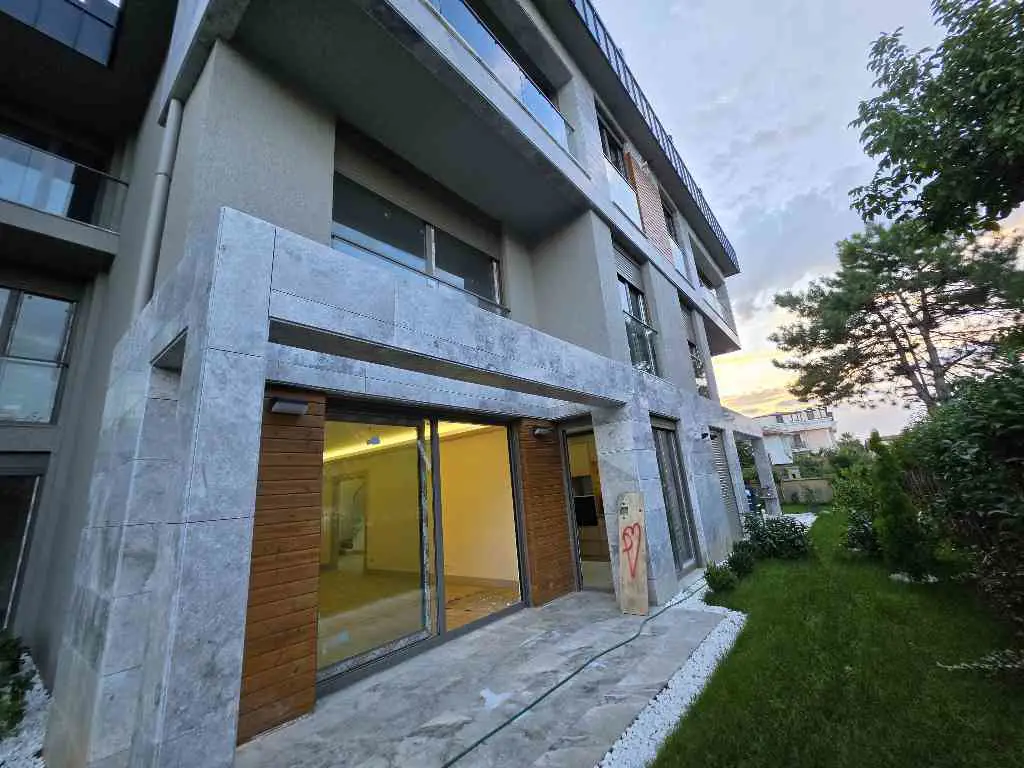 TUZLA POSTAHANE MAHALLESINDE VILLA TADINDA BAHÇEKATI 4+1