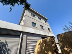 Ataşehir Ferhatpaşa 'da İskanlı Depolu Yük Asansörlü İşyeri Bina