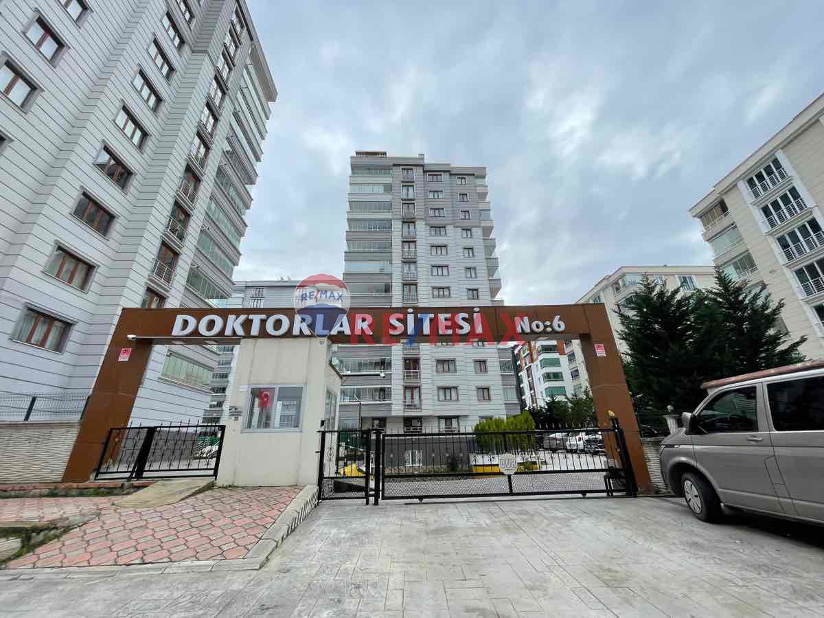 REMAX NEVİN’ DEN DOKTORLAR SİTESİNDE SATILIK LÜKS DUBLEKS