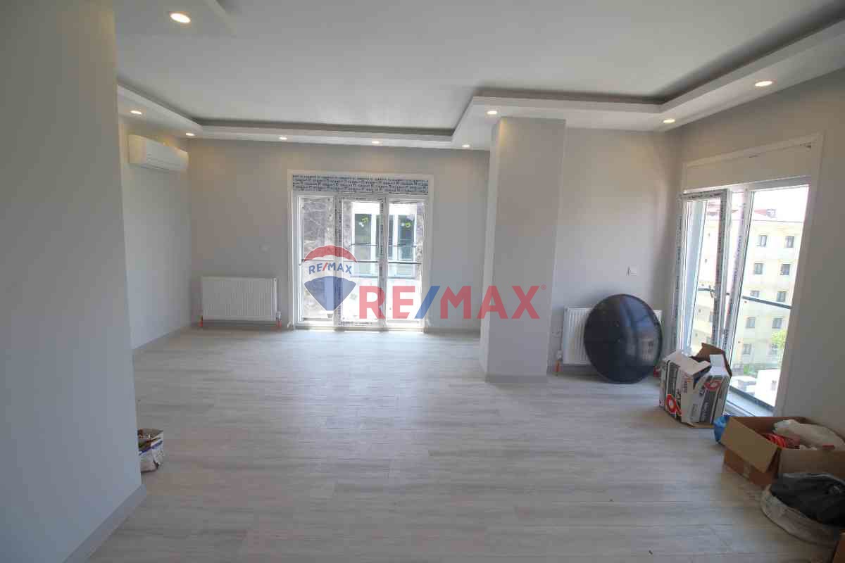 İNCIRLI CADDE ÜZERI SIFIR BINA 130 M2 2+2 DUBLEKS OTOPARKLI