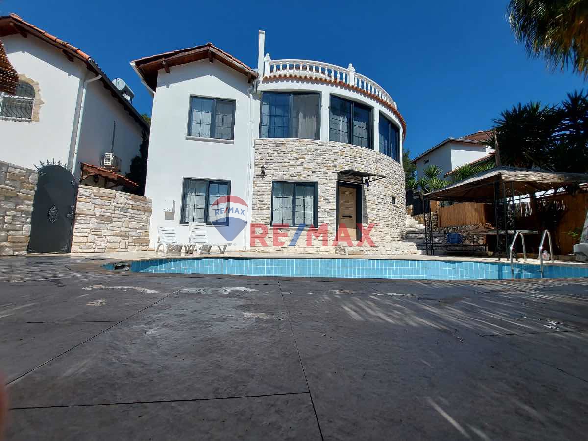 ALANYA AVSALLAR MAHALLESIN'DE EŞYALI SATILIK 4+1 MÜSTAKIL VILLA