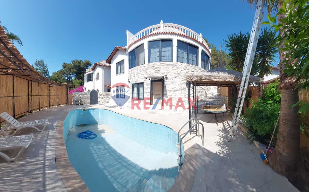 ALANYA AVSALLAR MAHALLESIN'DE EŞYALI SATILIK 4+1 MÜSTAKIL VILLA