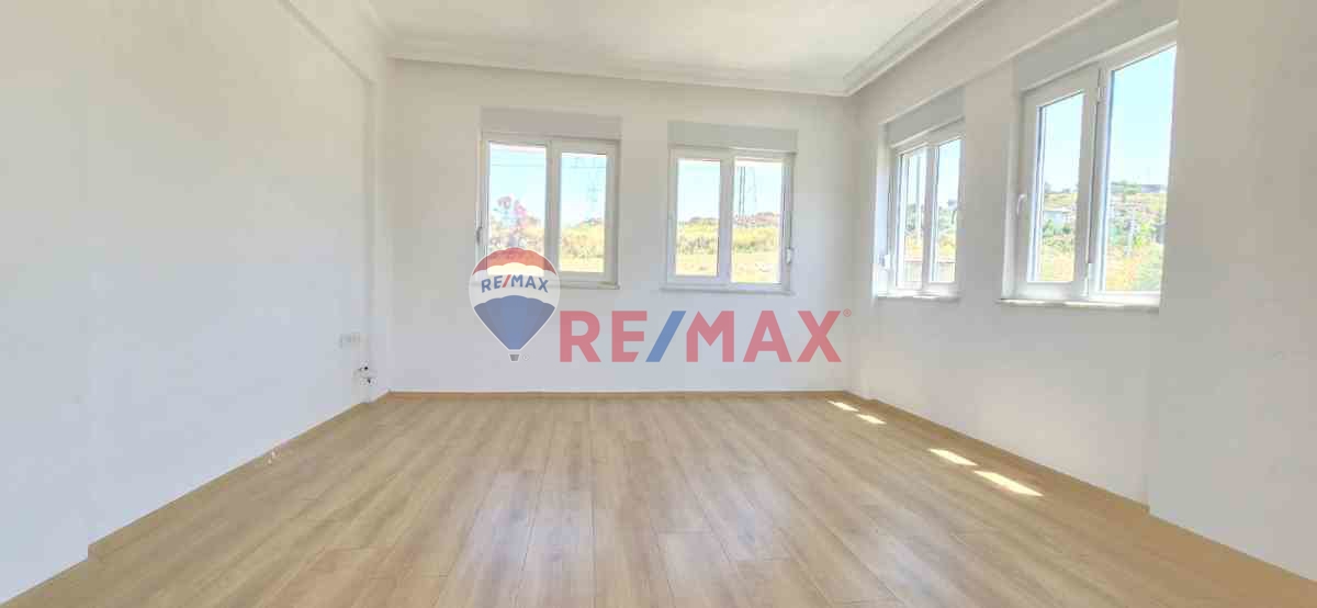 ULUKAPI'DA KATTA TEK DAİRE GENİŞ KİRALIK DAİRE