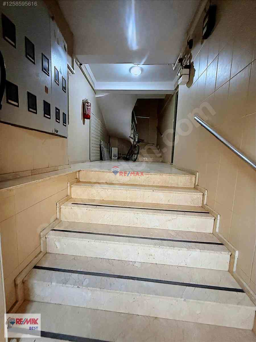 REMAX BEST'TEN BUCA ŞIRINYER DE KIRALIK 2+1