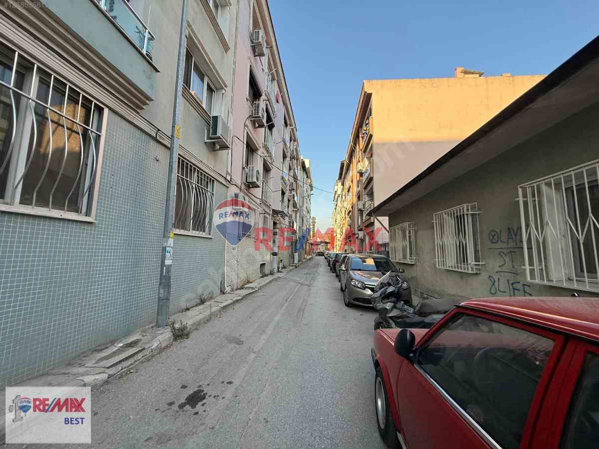 REMAX BEST'TEN BUCA ŞIRINYER DE KIRALIK 2+1