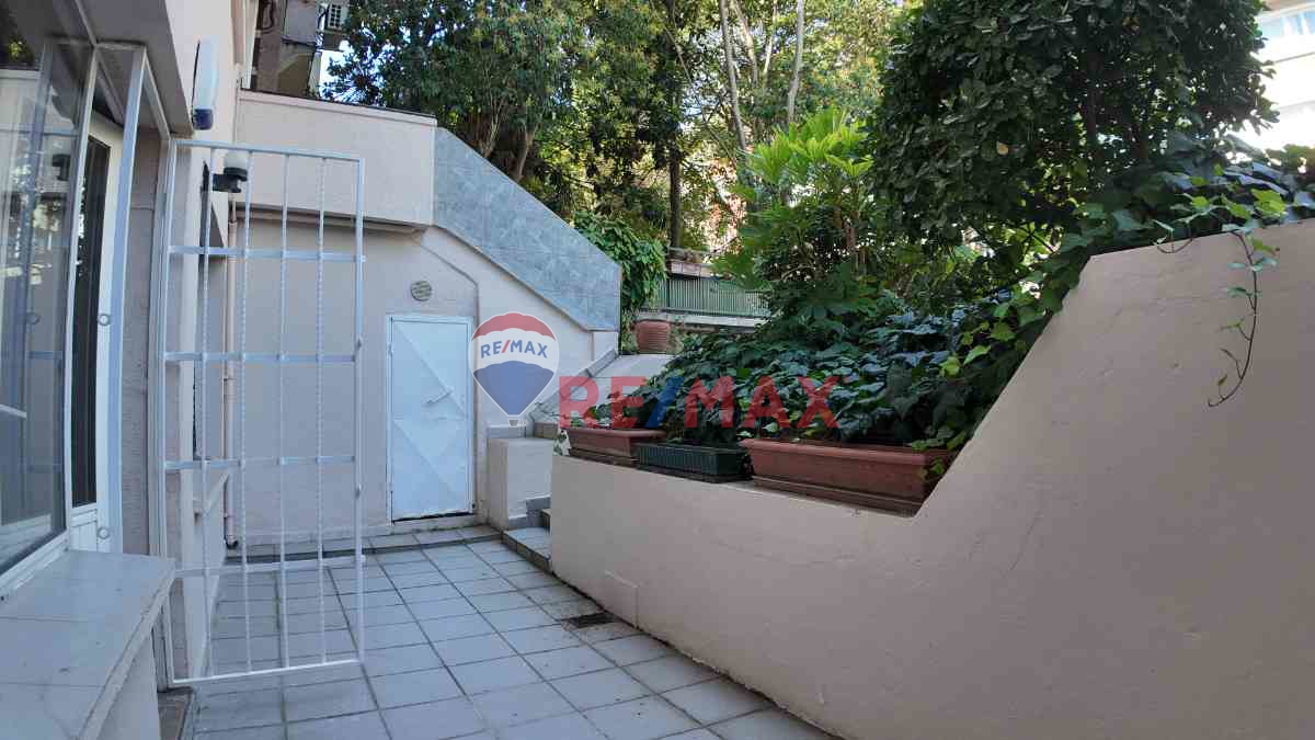 CAFERAĞA'DA VERANDALI KİRALIK BAHÇE KATI