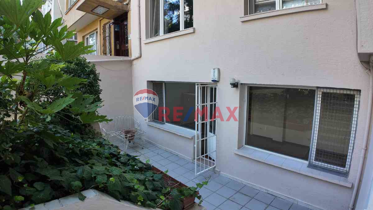 CAFERAĞA'DA VERANDALI KİRALIK BAHÇE KATI