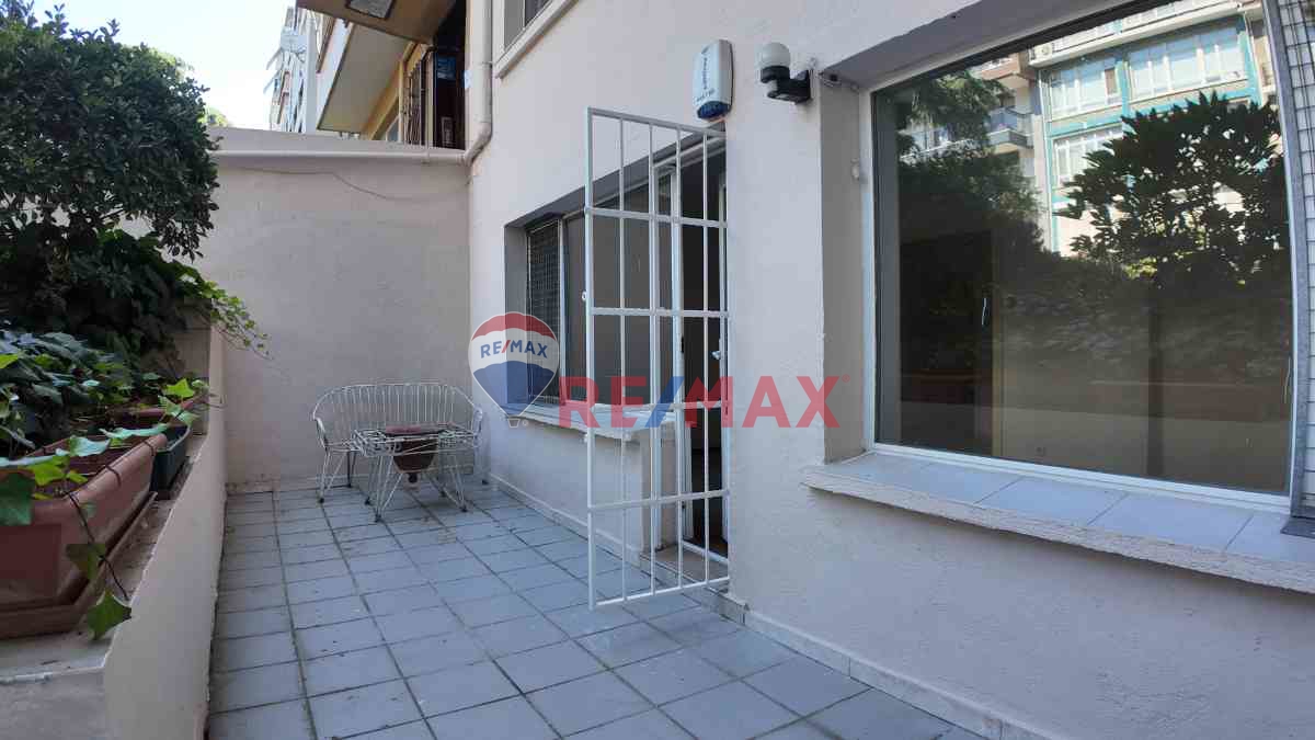 CAFERAĞA'DA VERANDALI KİRALIK BAHÇE KATI