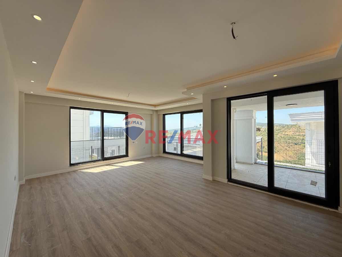 RE/MAX DREAMDEN KABAOĞLU MAHALLESİNDE 5+1 SATILIK VİLLA