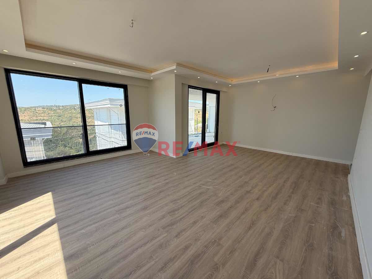 RE/MAX DREAMDEN KABAOĞLU MAHALLESİNDE 5+1 SATILIK VİLLA