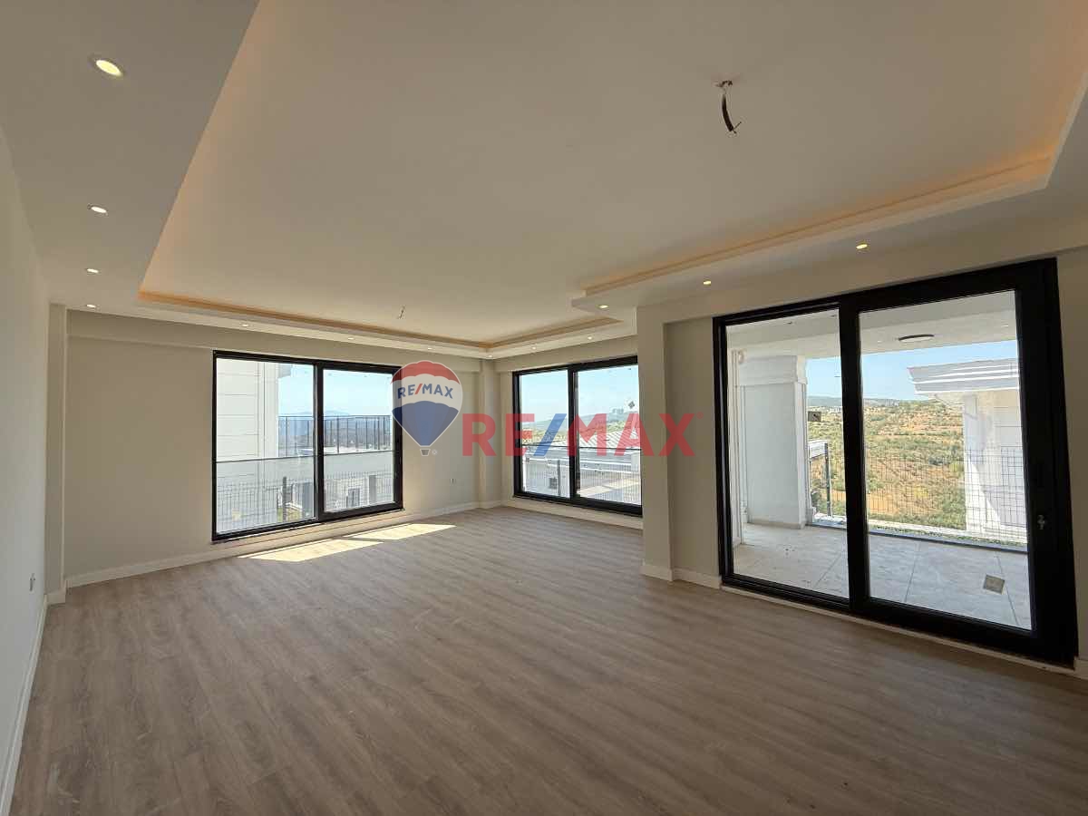 RE/MAX DREAMDEN KABAOĞLU MAHALLESİNDE 5+1 SATILIK VİLLA
