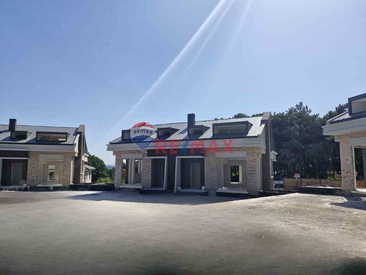 EVİNPARK ORMAN DA HAVUZLU, TERASLI VE KIŞ BAHÇELİ 8+1 LÜKS VİLLA